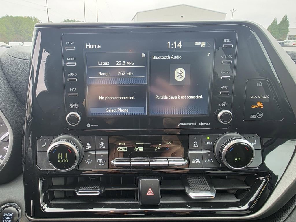 Used 2022 Toyota Highlander XLE image 18