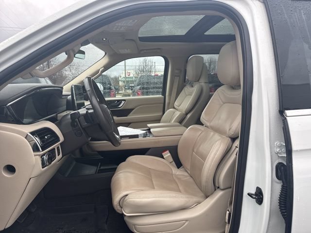 Used 2020 Lincoln Navigator Reserve AWD/4WD image 2