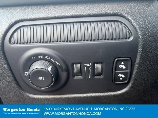Used 2024 Jeep Wagoneer L Series II w/ Flexible Seating Group AWD/4WD image 17