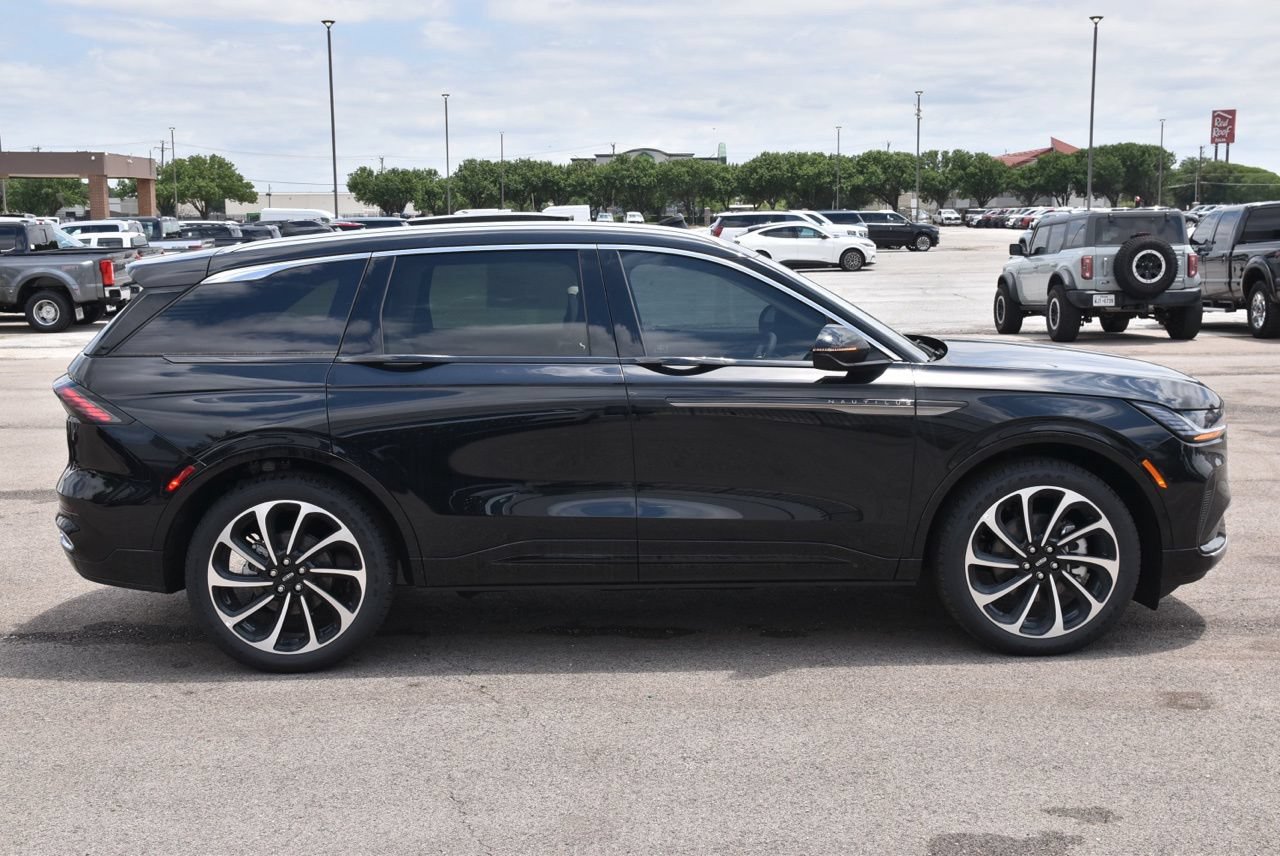 New 2026 Lincoln Nautilus Black Label AWD/4WD image 12