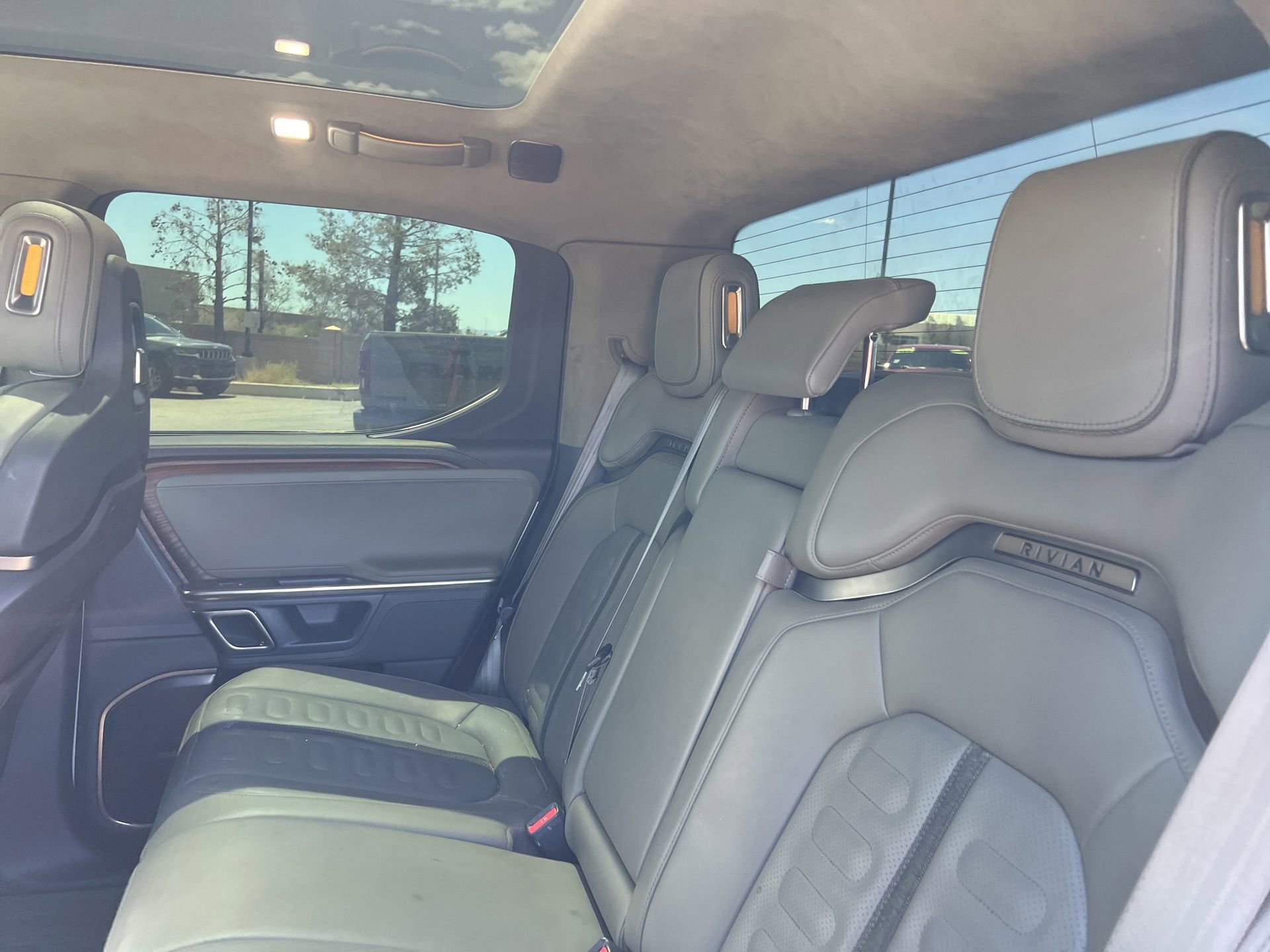 Used 2023 Rivian R1T Adventure AWD/4WD image 23