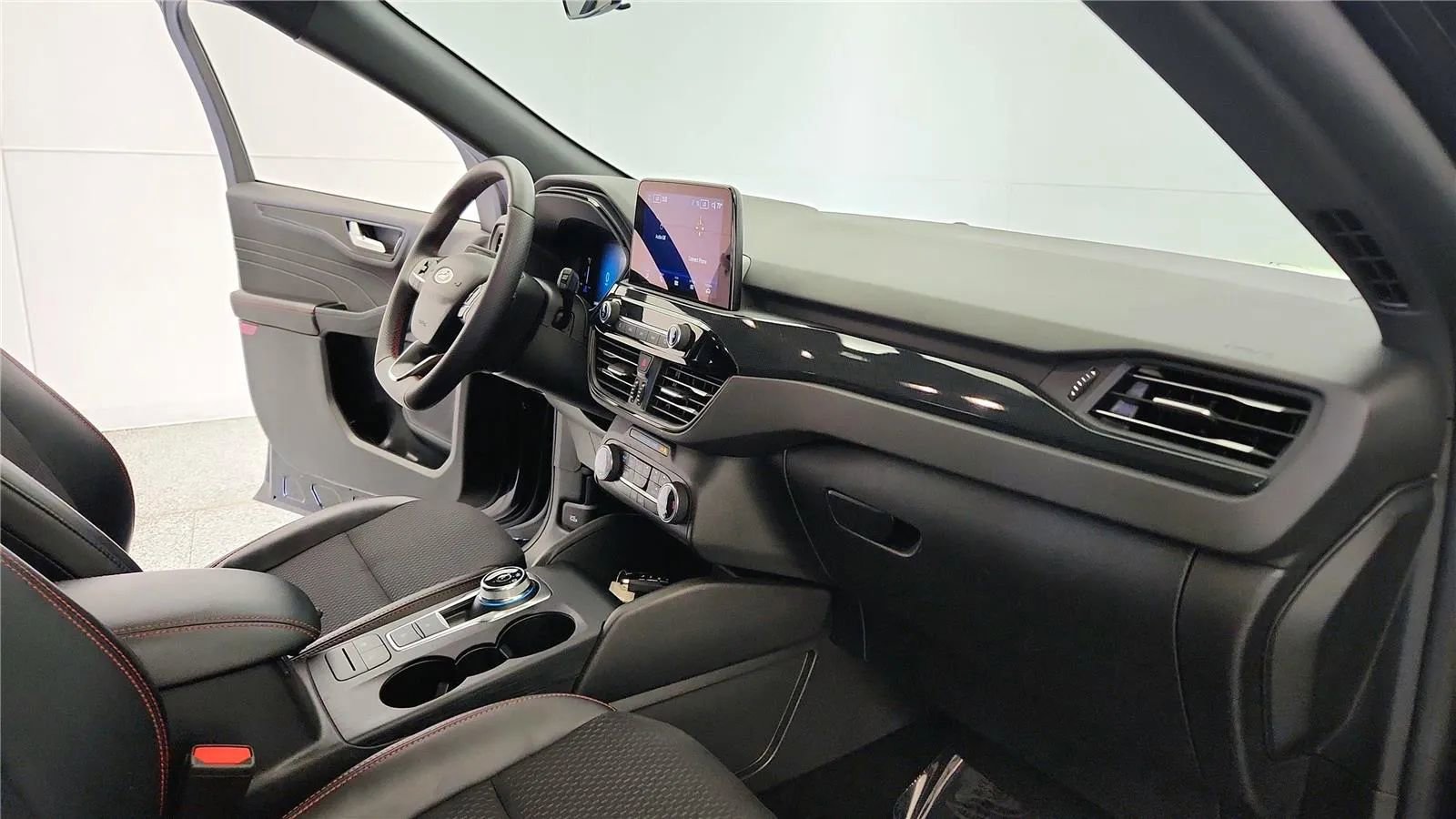 Used 2025 Ford Escape ST-Line image 35