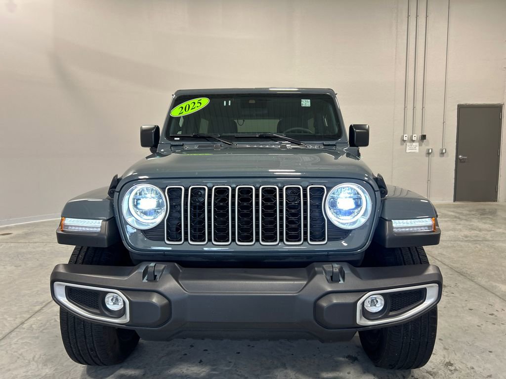Used 2025 Jeep Wrangler Unlimited Sahara AWD/4WD image 3