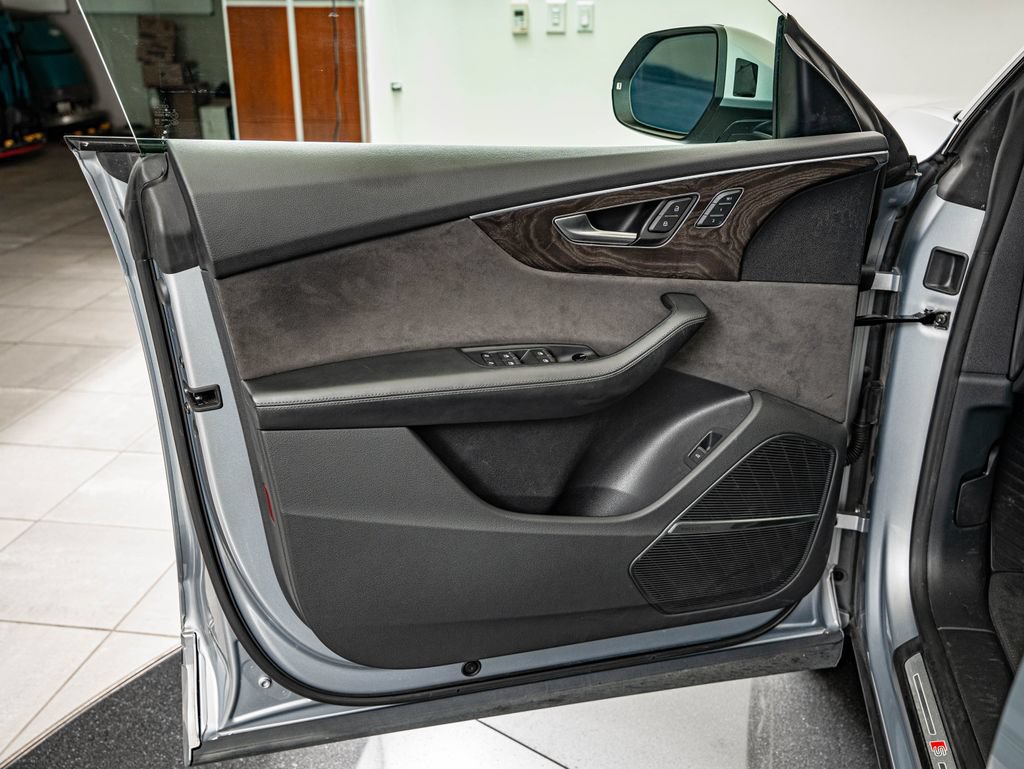 Used 2019 Audi Q8 Prestige AWD/4WD image 18