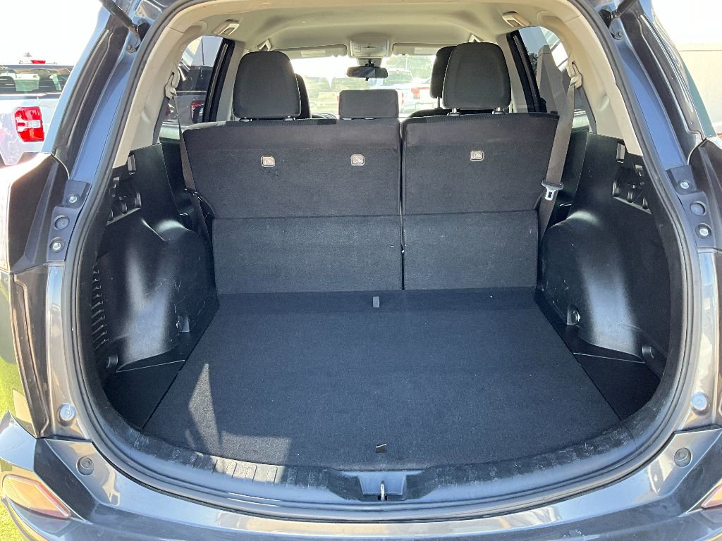 Used 2017 Toyota RAV4 LE image 36