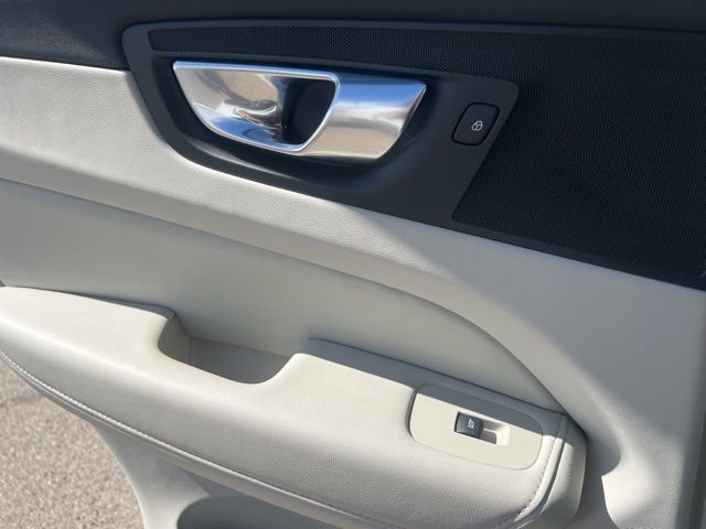 Used 2023 Volvo XC60 B5 Plus w/ Protection Package Premier image 23