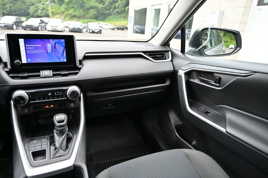Used 2023 Toyota RAV4 LE AWD/4WD image 11