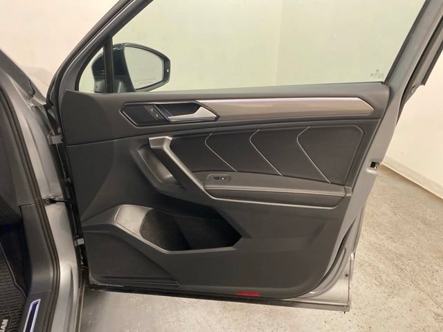 Used 2024 Volkswagen Tiguan SE R-Line AWD/4WD image 25