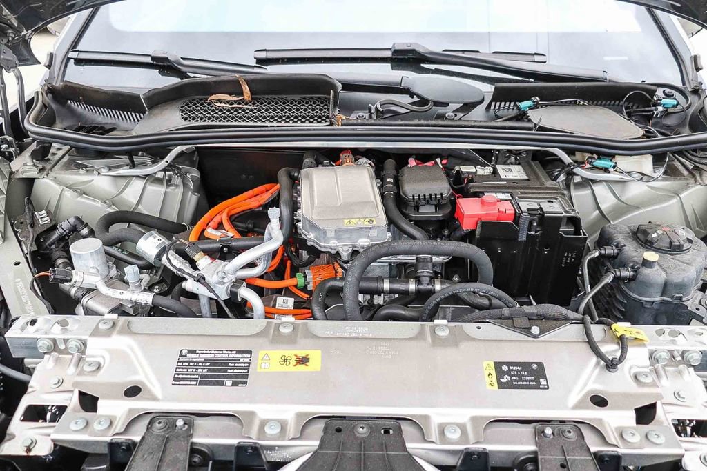 Used 2025 BMW iX xDrive50 w/ Convenience Package image 29