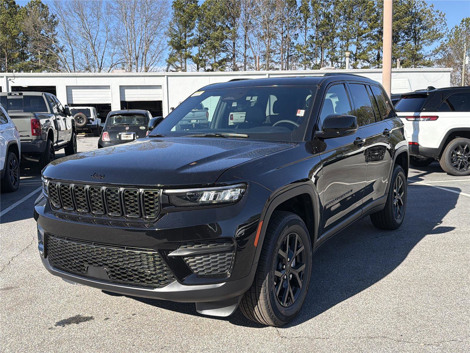 New 2025 Jeep Grand Cherokee Altitude image 2