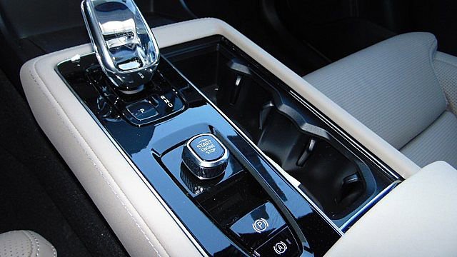 New 2026 Volvo XC90 B6 Ultra w/ Protection Package image 18