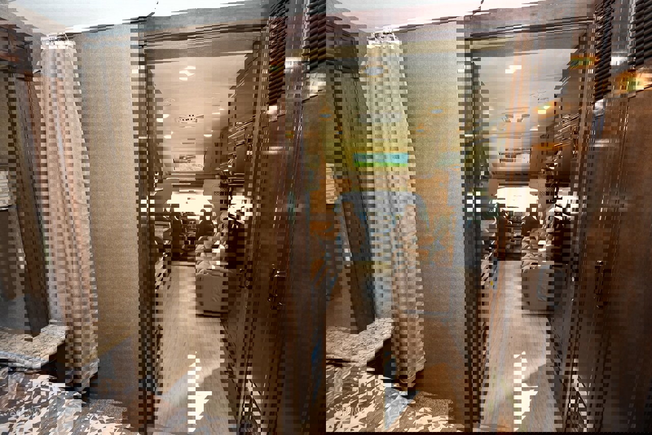 Used 2019 Ford E-450 and Econoline 450 Super Duty w/ Motorhome Prep Package image 8