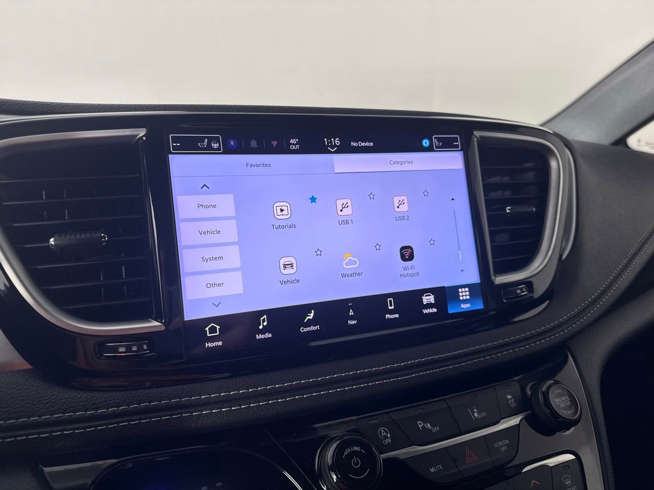 Used 2025 Chrysler Pacifica Limited FWD image 33
