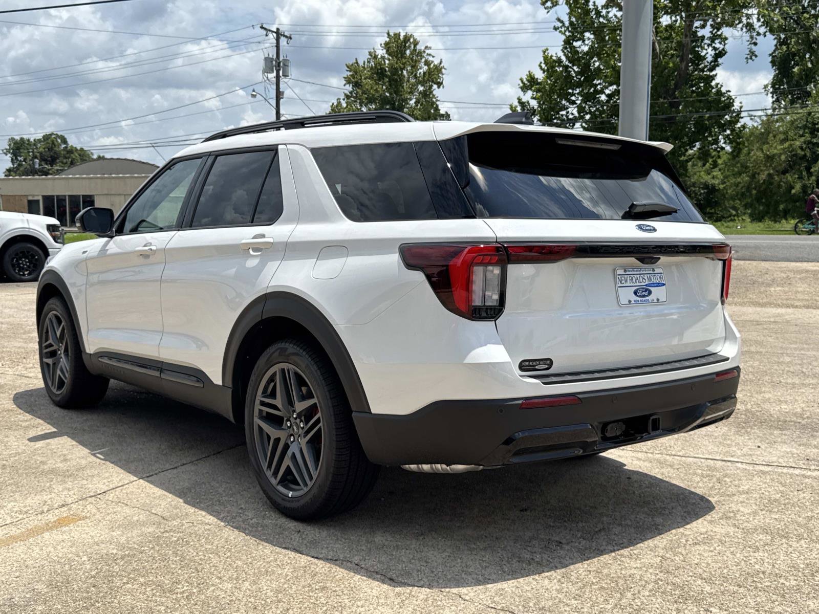 New 2025 Ford Explorer ST-Line w/ Premium Package image 4