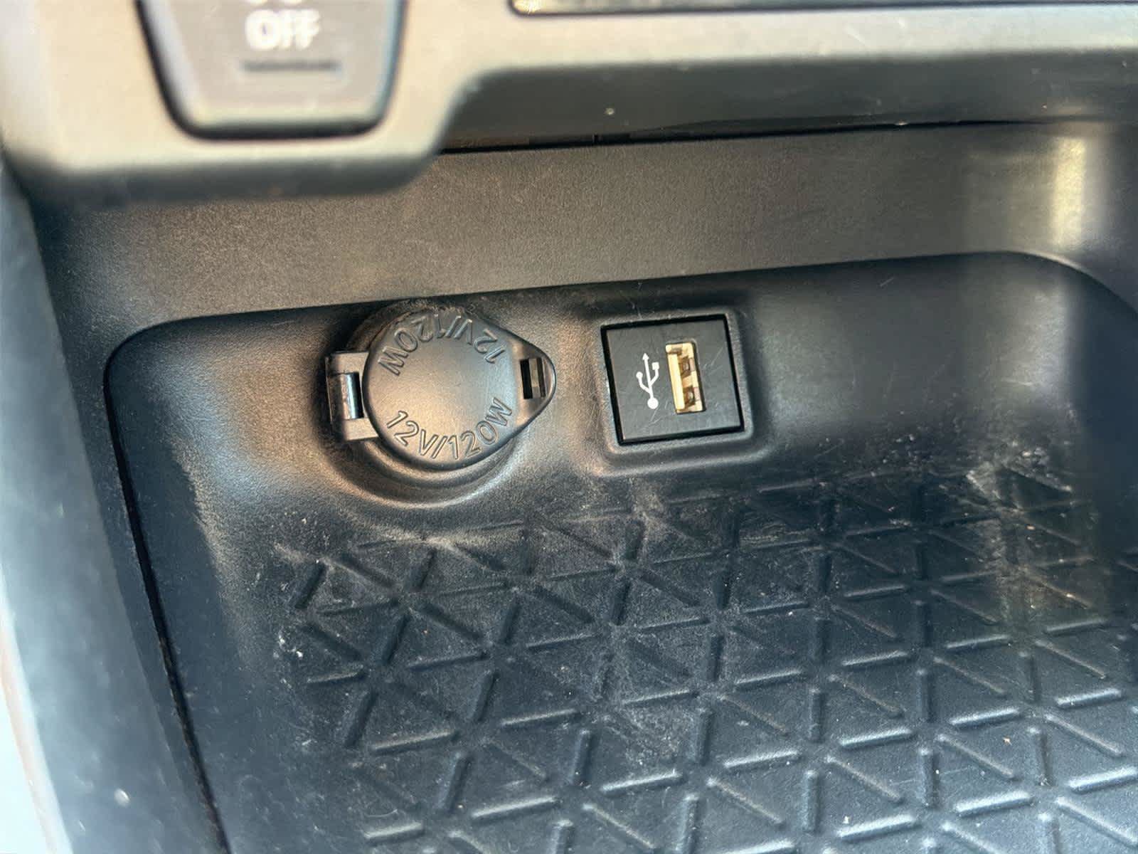 Used 2025 Toyota RAV4 XLE FWD image 36