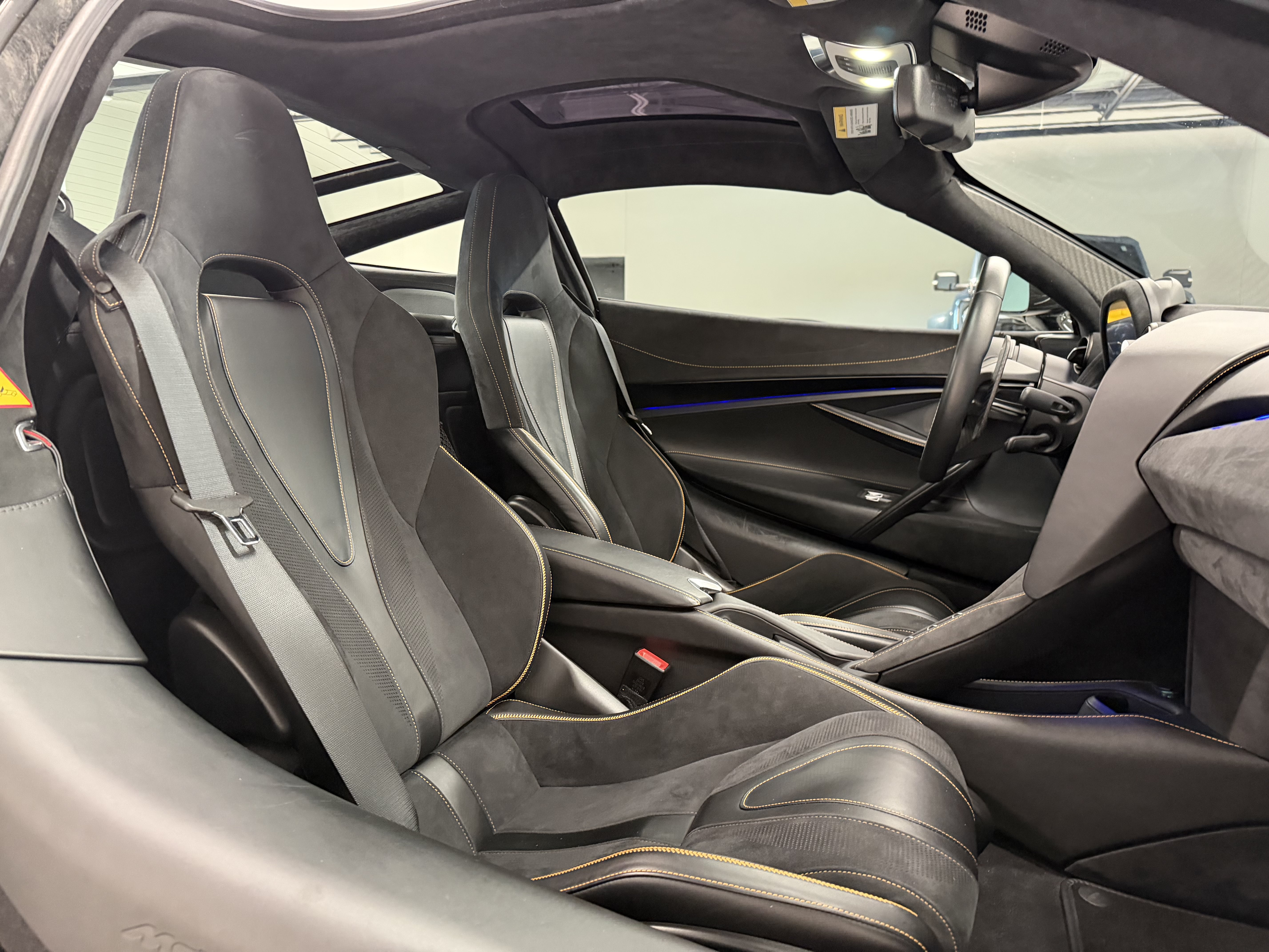 Used 2020 McLaren 720S Performance RWD image 18