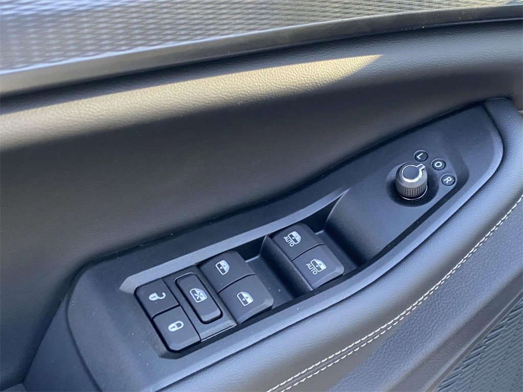 New 2025 Jeep Grand Cherokee L Laredo w/ Luxury Tech Group I image 13