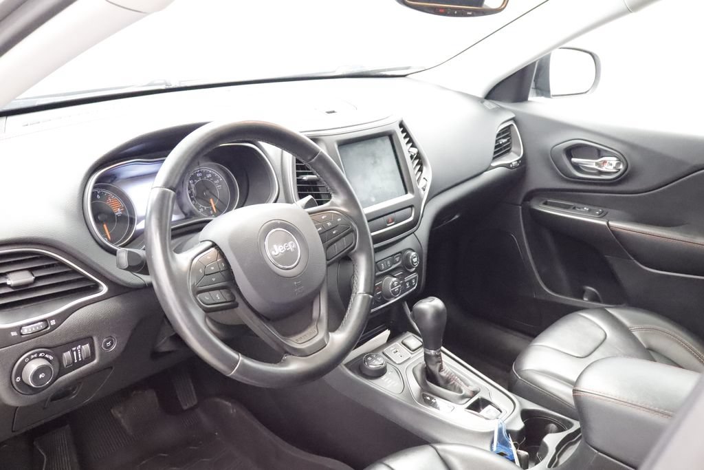 Used 2019 Jeep Cherokee Trailhawk w/ Comfort & Convenience Group AWD/4WD image 24