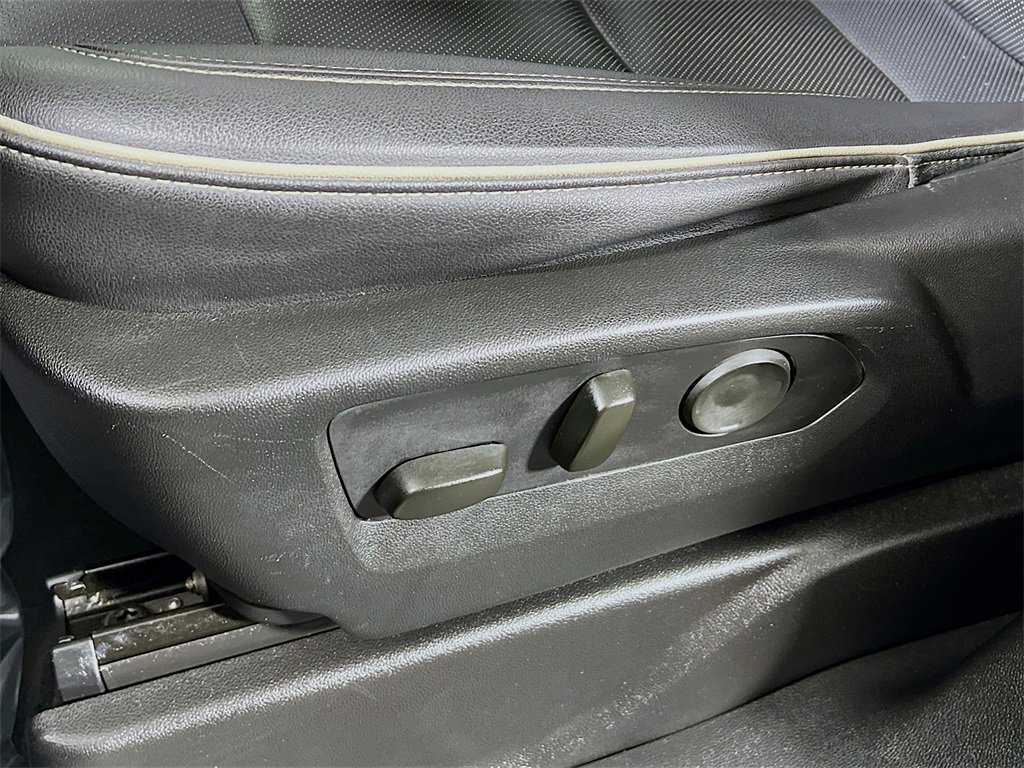 Used 2023 Chevrolet Suburban Premier image 18