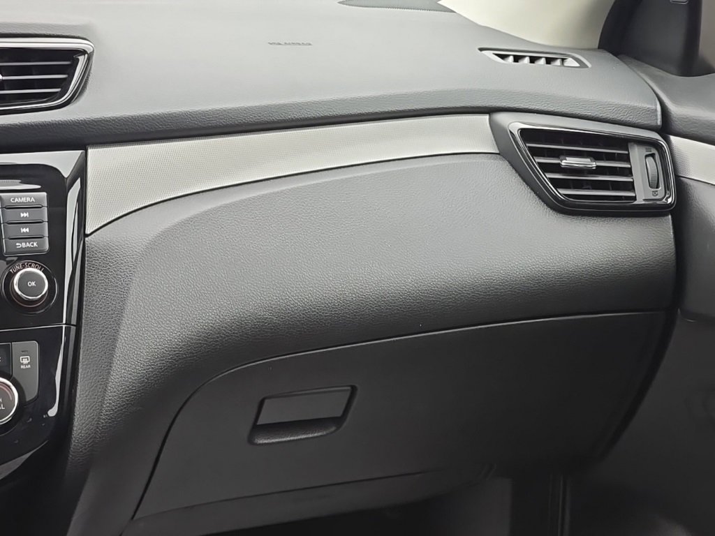 Used 2020 Nissan Rogue Sport SL w/ Premium Package image 32