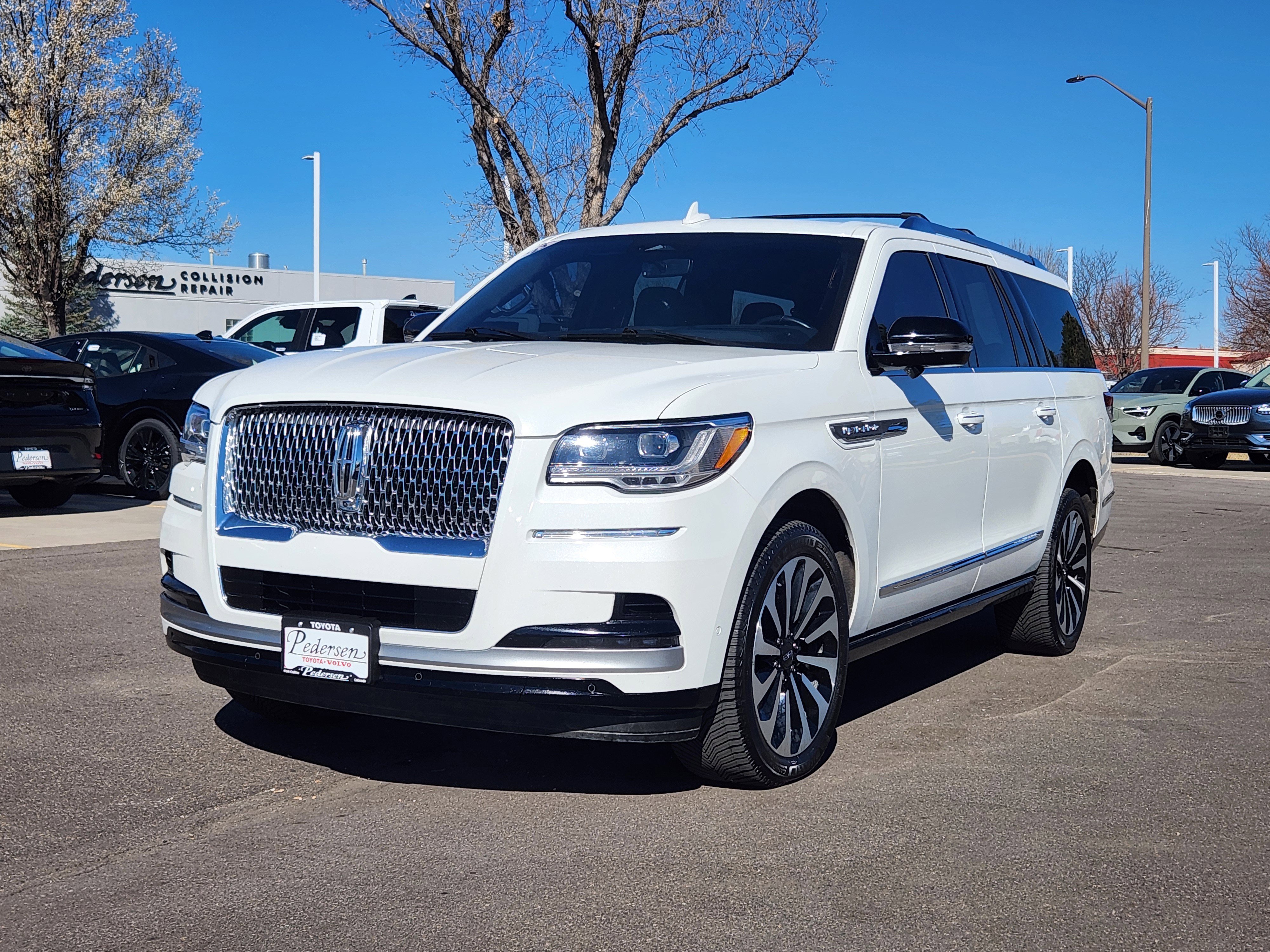 Used 2023 Lincoln Navigator L Reserve image 3