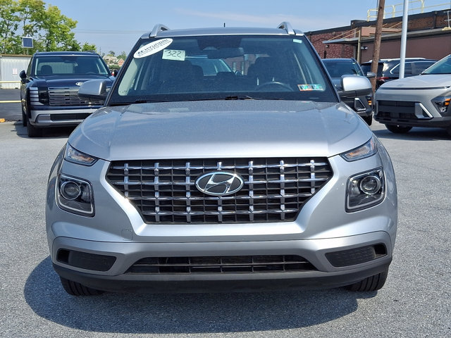 Certified 2025 Hyundai Venue SEL FWD image 2