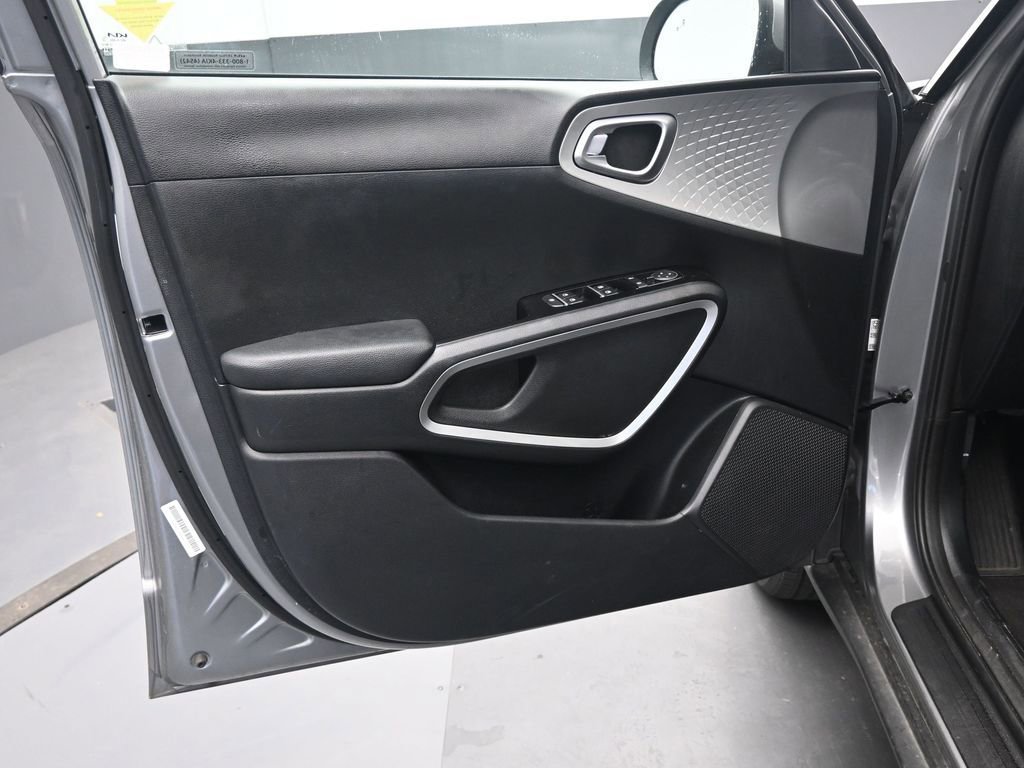 Used 2025 Kia Soul LX w/ LX Technology Package image 23