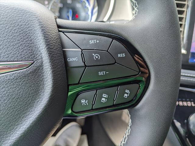 Used 2023 Chrysler Pacifica Touring-L w/ Uconnect Theater Family Group AWD/4WD image 21