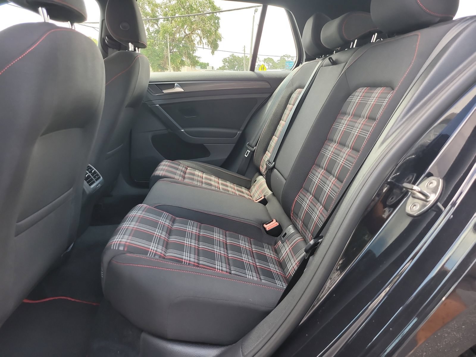 Used 2021 Volkswagen Golf 4-Door FWD image 9