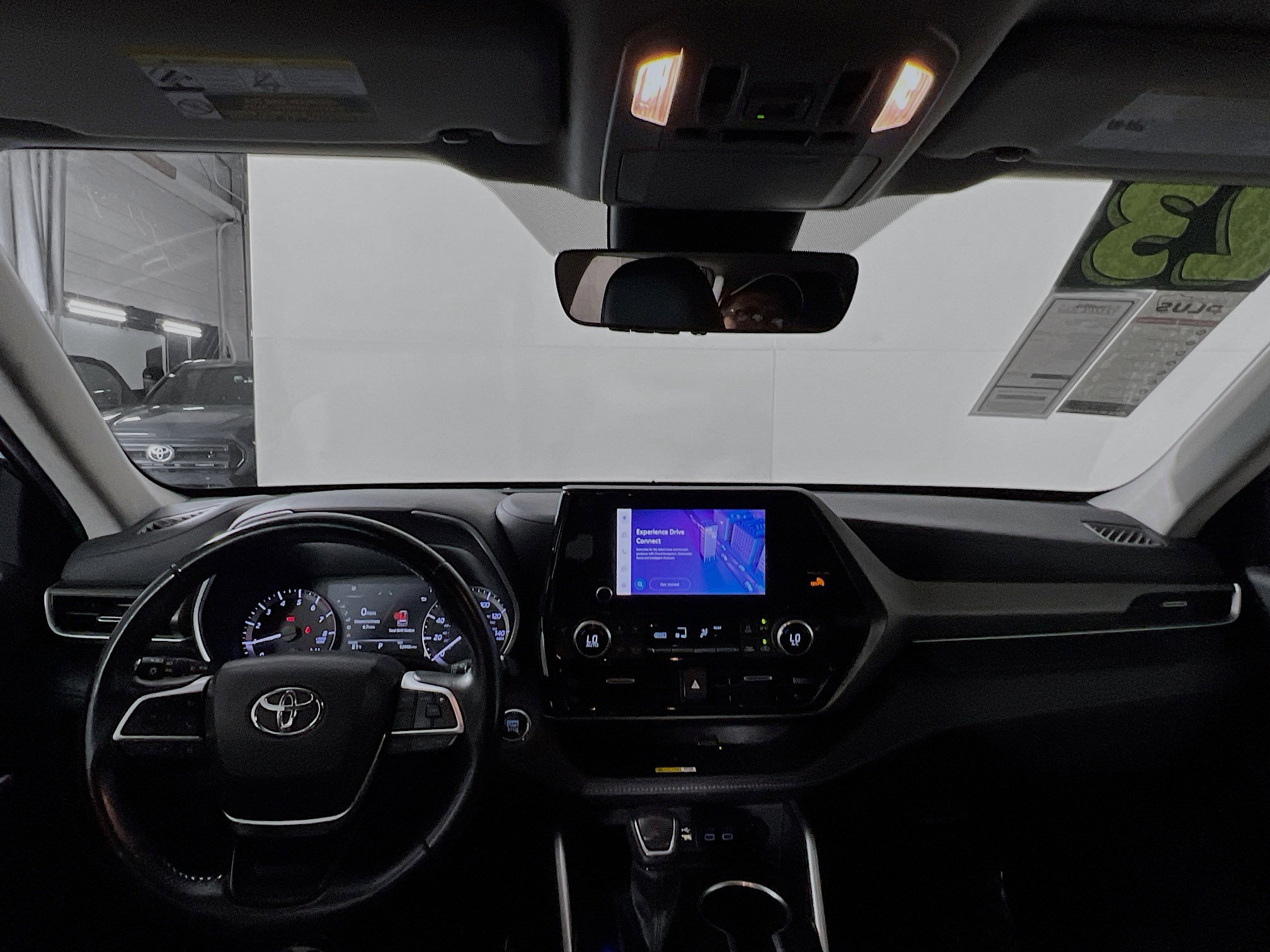 Used 2023 Toyota Highlander XLE image 30