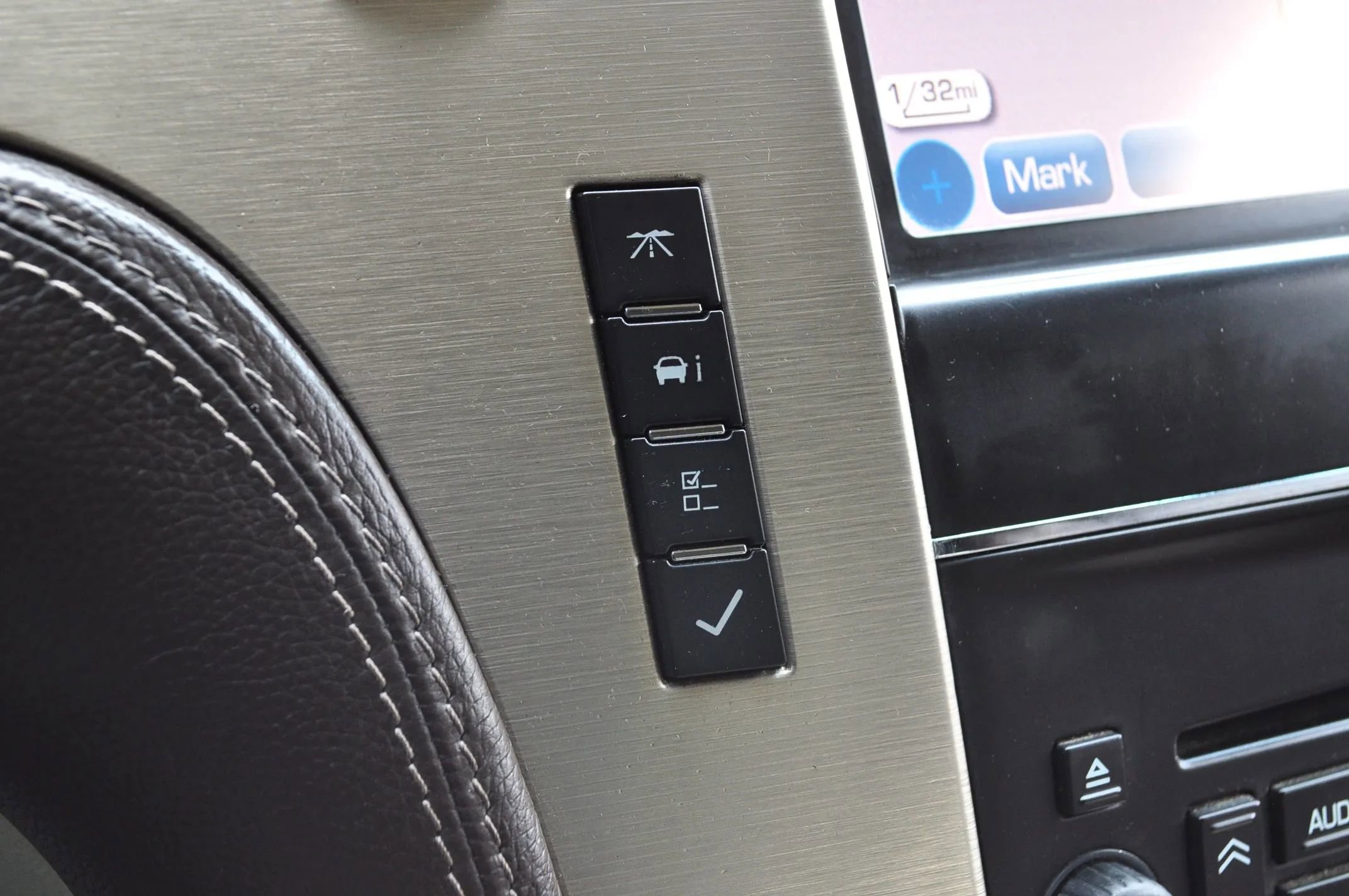 Used 2013 Cadillac Escalade Platinum image 28