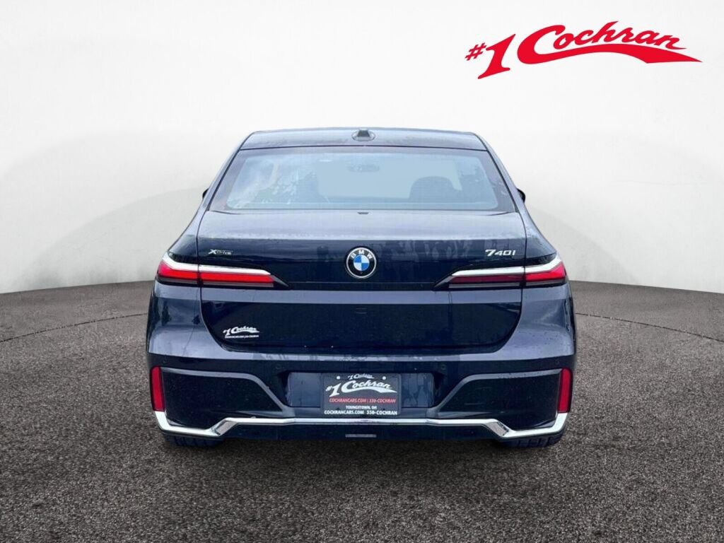 Used 2025 BMW 740i xDrive w/ Premium Package AWD/4WD image 8