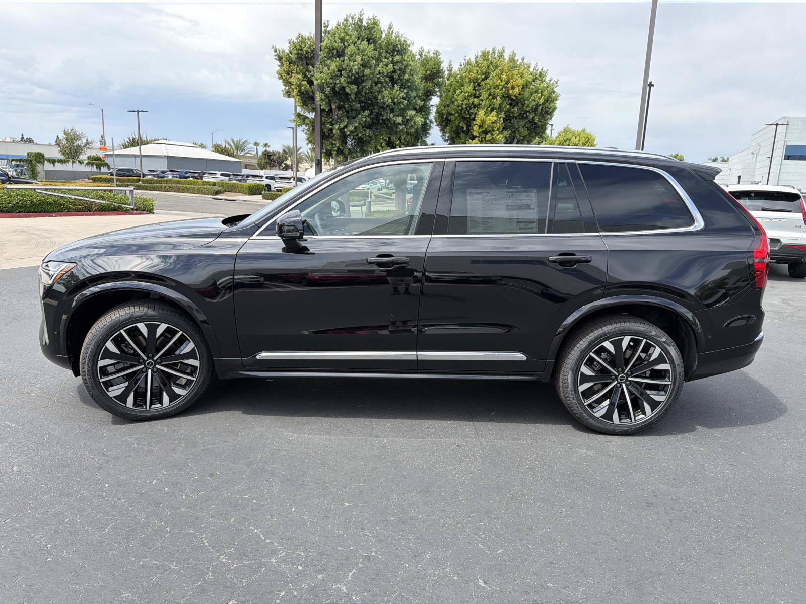 New 2026 Volvo XC90 B5 Plus w/ Protection Package AWD/4WD image 4