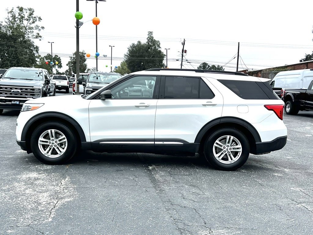 Used 2020 Ford Explorer XLT image 2