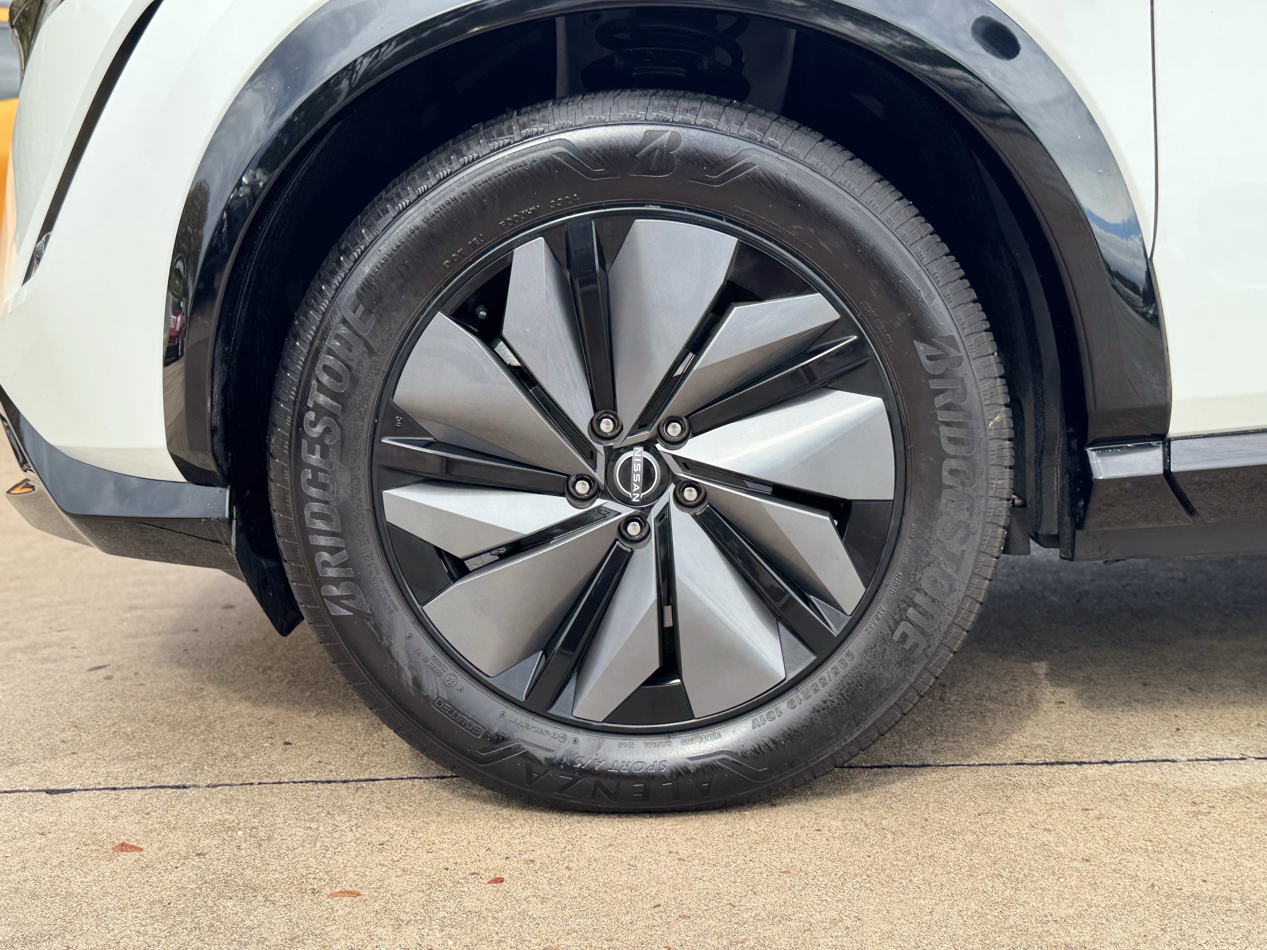 Used 2025 Nissan Ariya FWD image 12