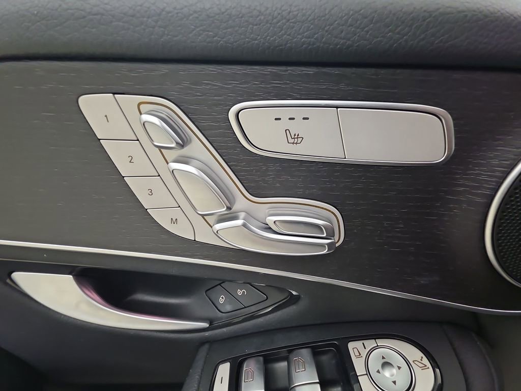 Used 2021 Mercedes-Benz GLC 300 4MATIC image 13