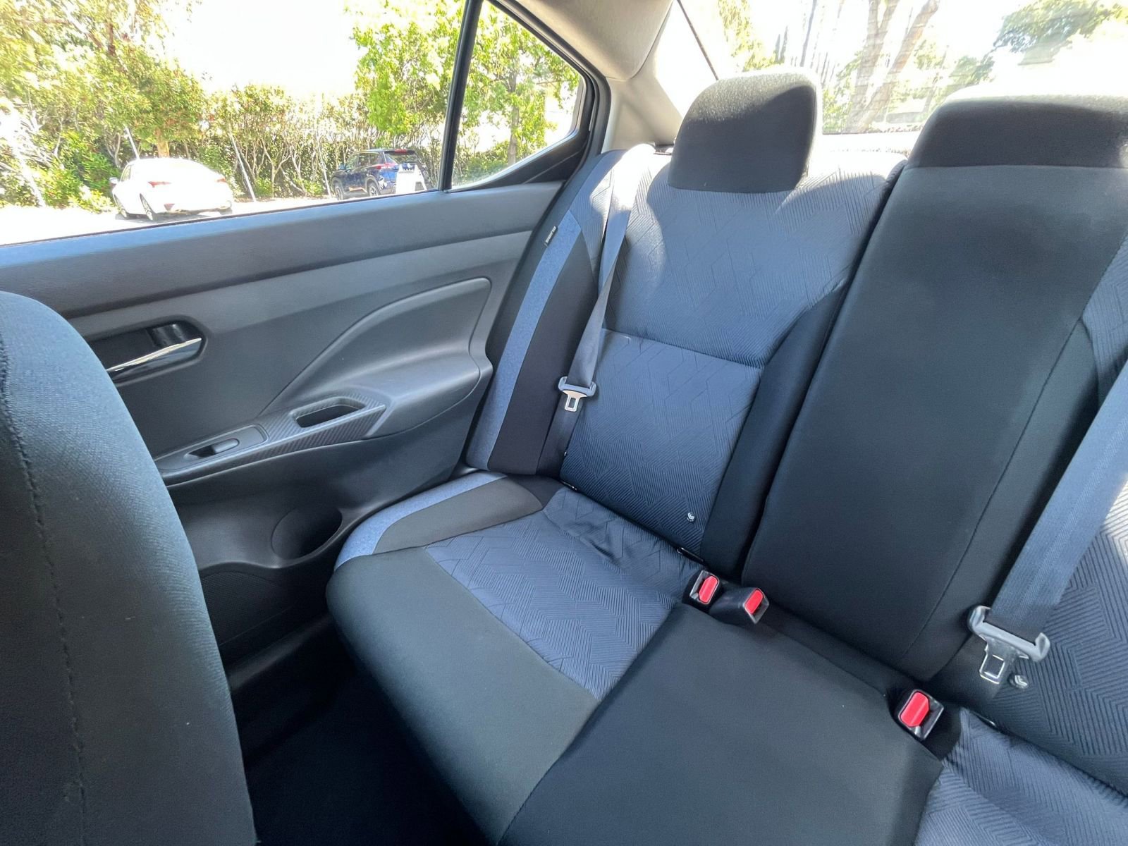 Used 2025 Nissan Versa SV FWD image 37