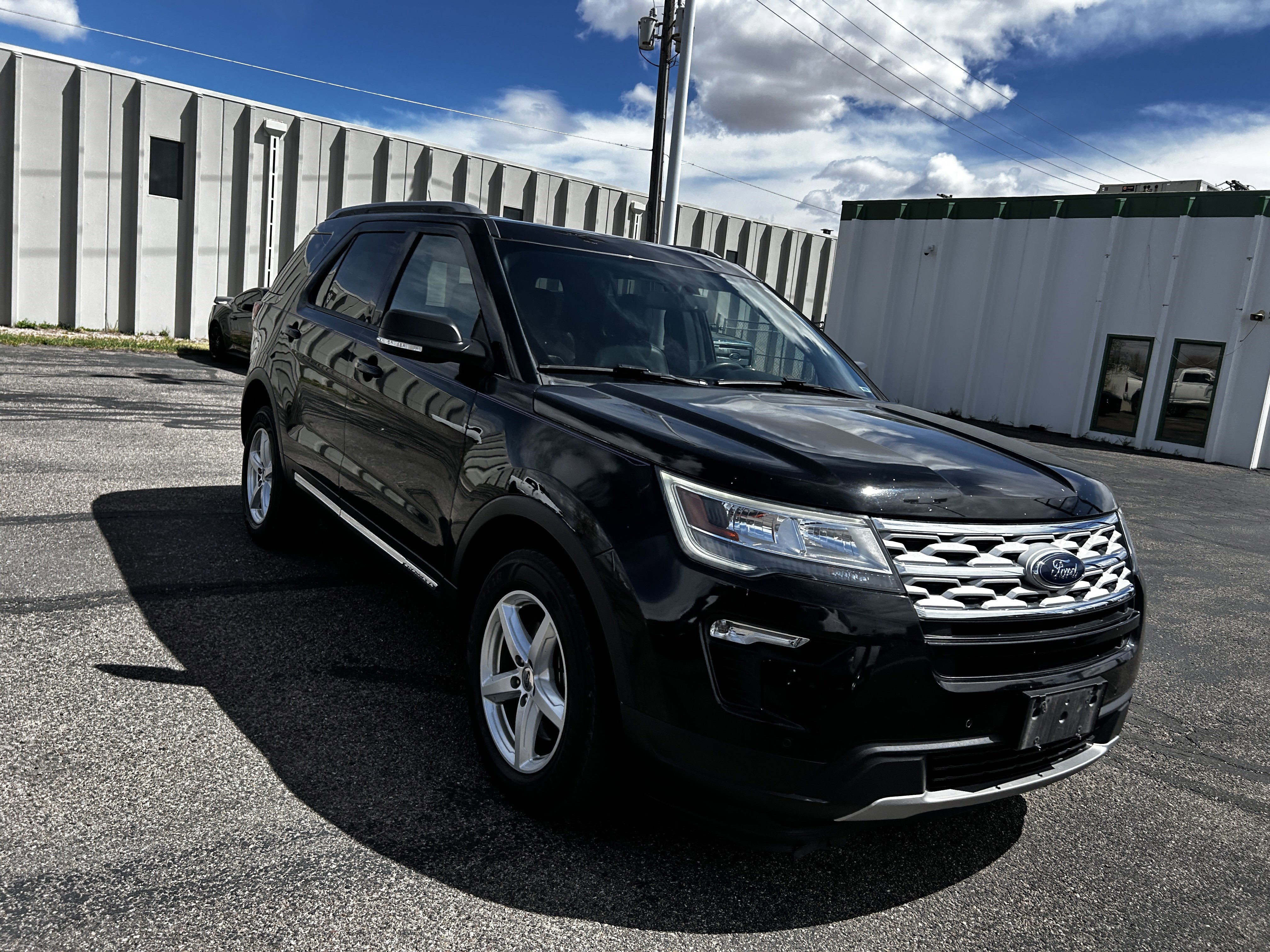 Used 2019 Ford Explorer XLT w/ Equipment Group 202A AWD/4WD image 7