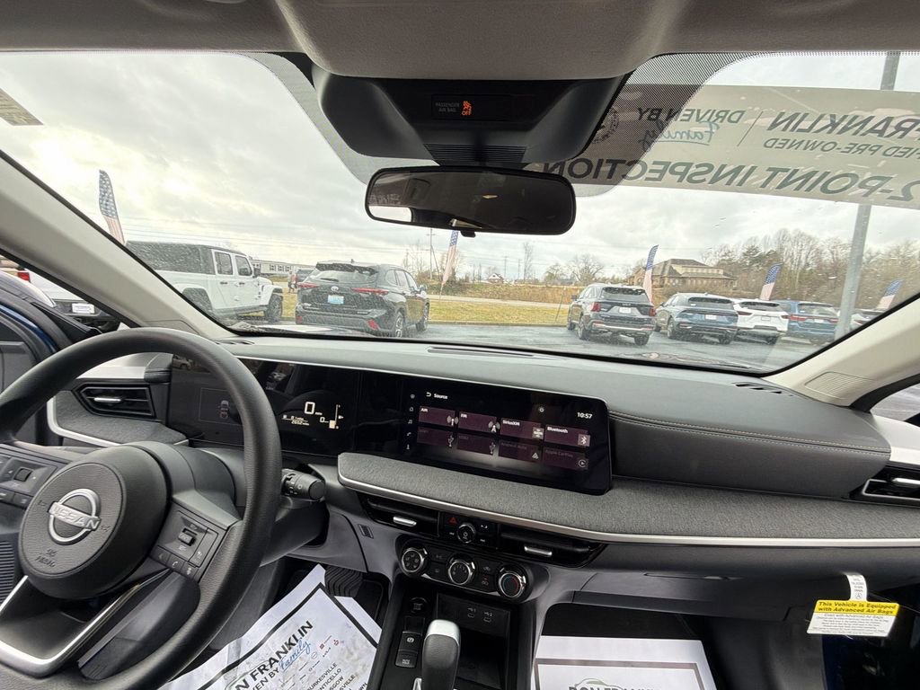 Used 2025 Nissan Kicks SV image 11