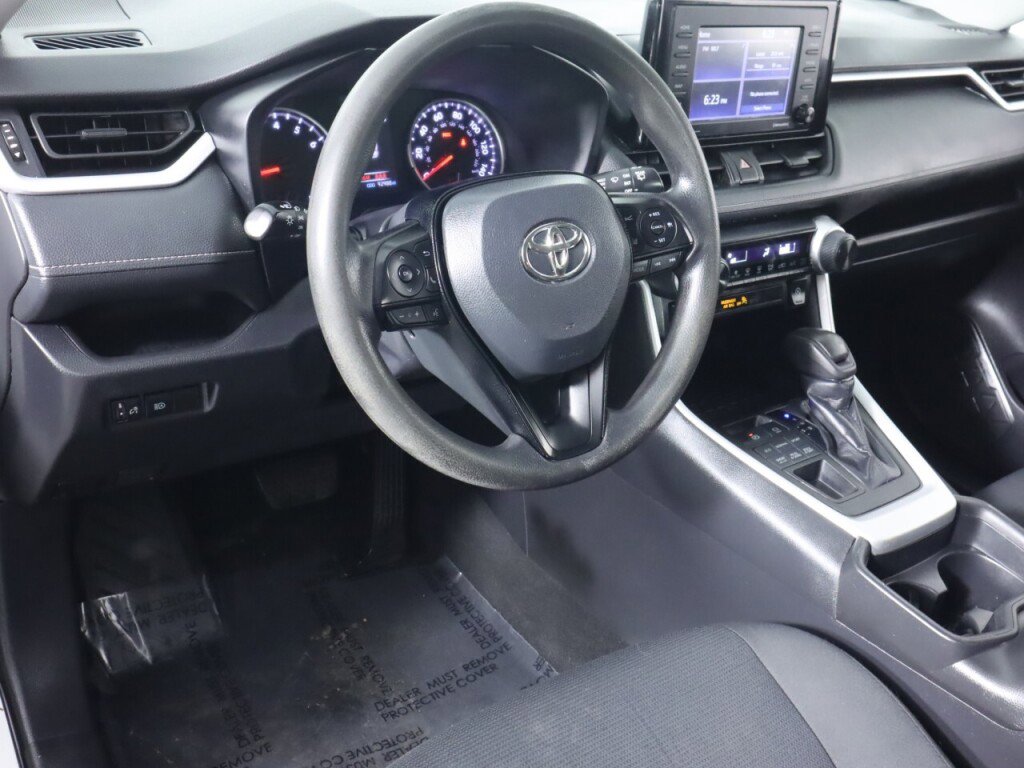 Used 2021 Toyota RAV4 LE image 9