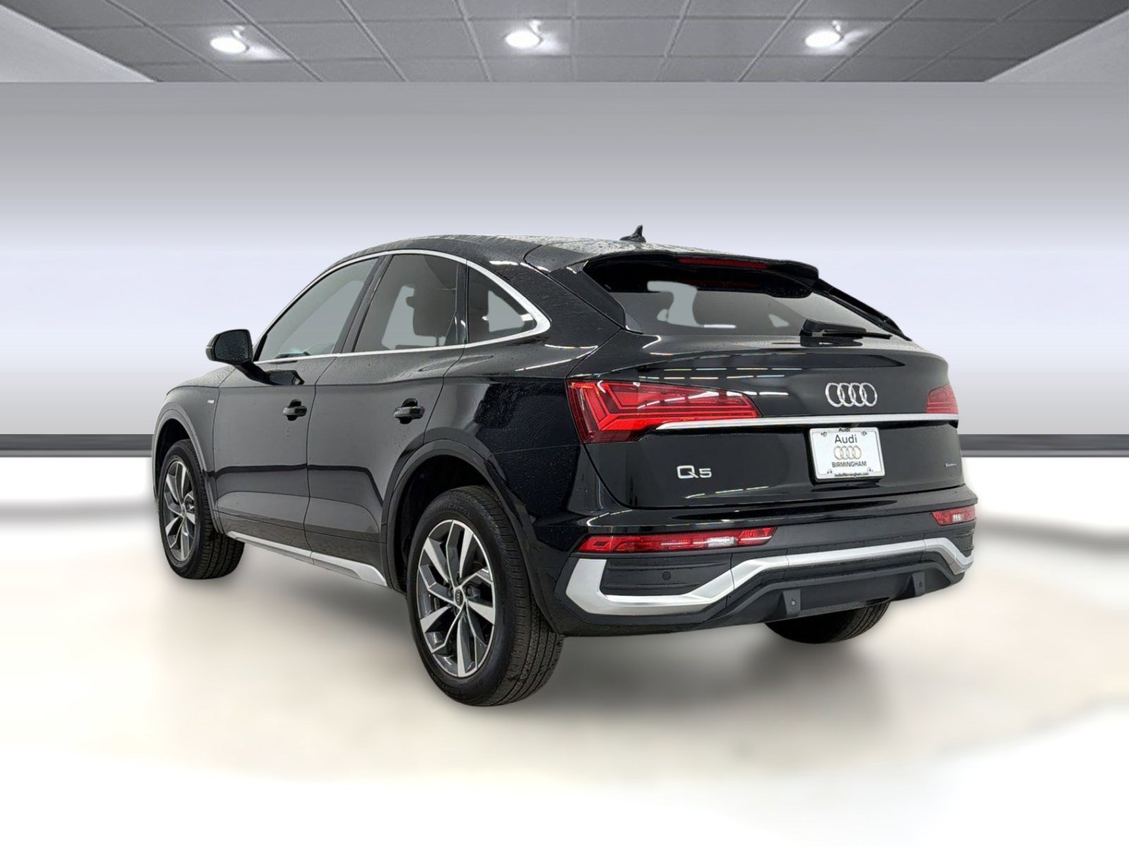 Certified 2023 Audi Q5 2.0T Premium Plus w/ Premium Plus Package AWD/4WD image 3