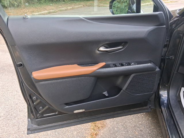 Used 2019 Lexus UX 200 w/ Accessory Package FWD image 11