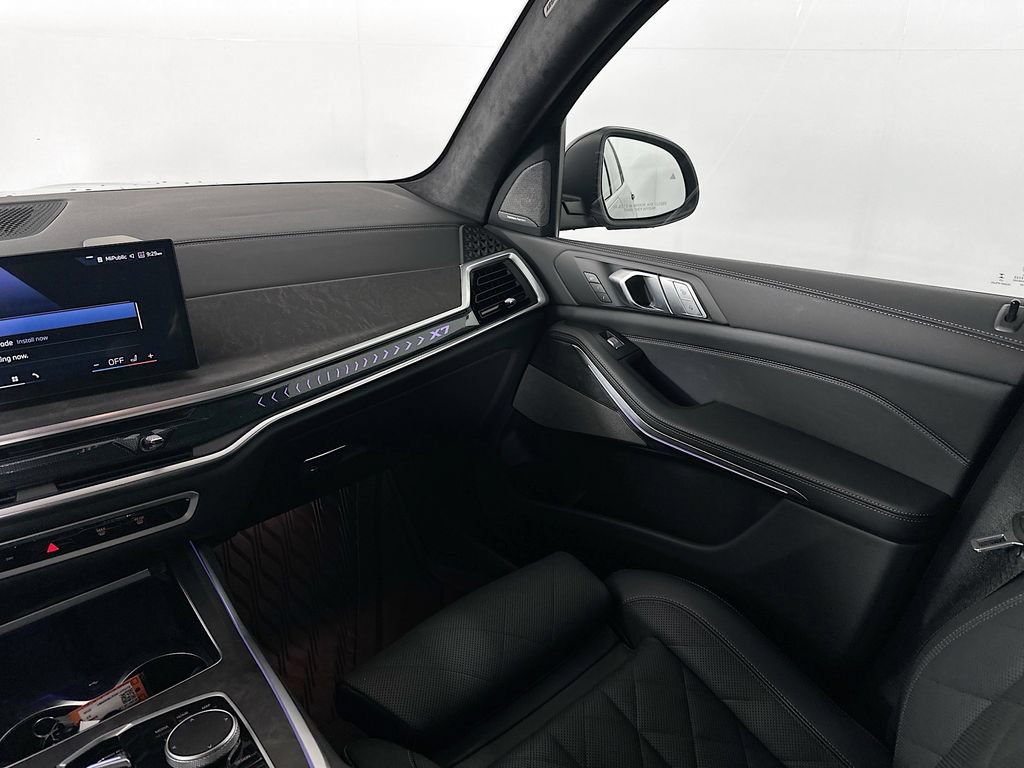 Used 2026 BMW X7 xDrive40i AWD/4WD image 32
