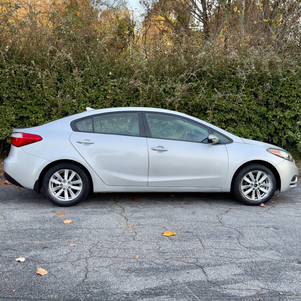 Used 2016 Kia Forte LX w/ LX Popular Plus Package image 4