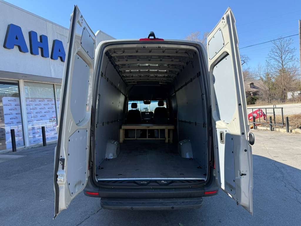 Used 2023 Mercedes-Benz Sprinter 2500 image 34