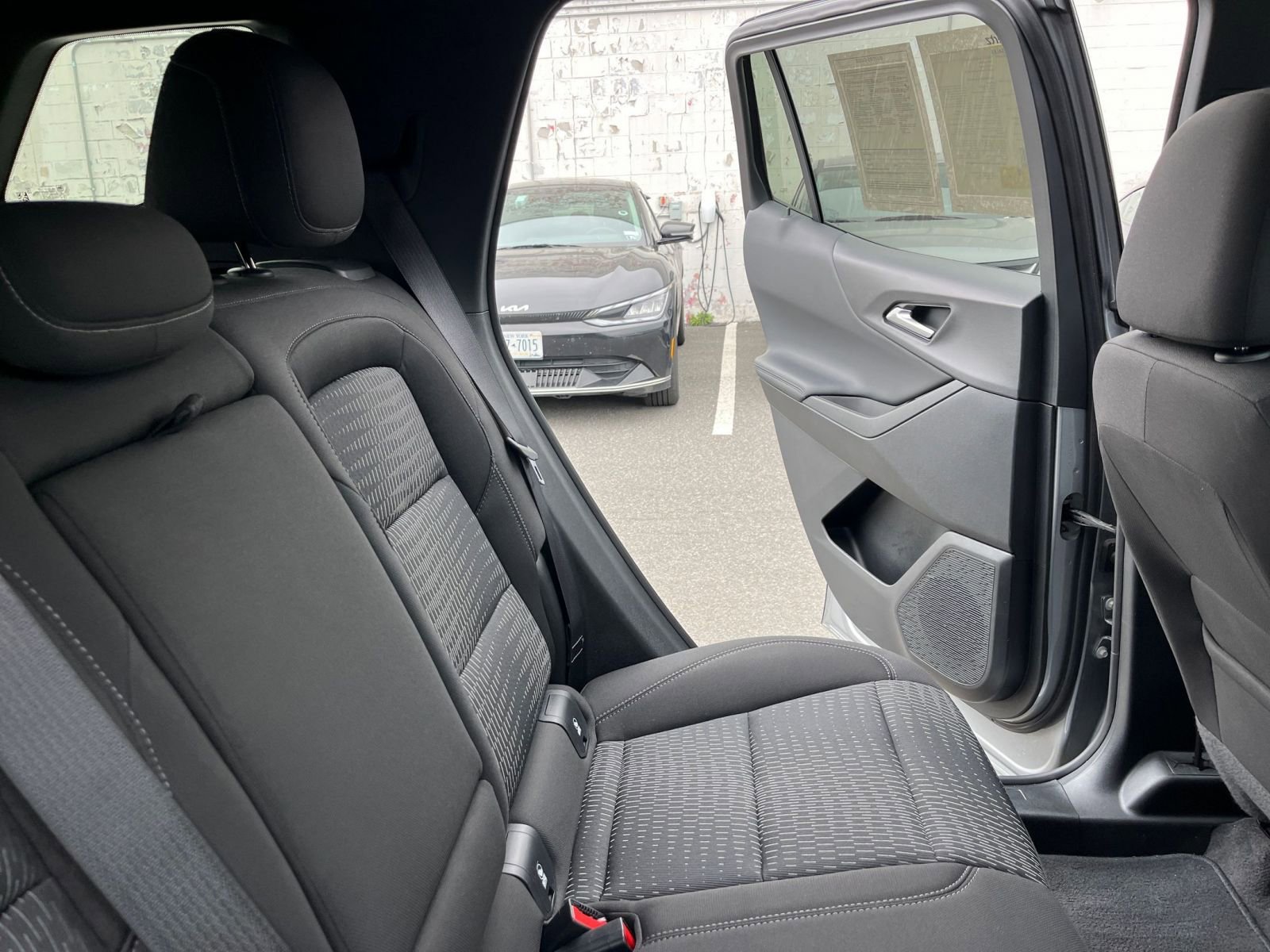 Used 2025 Chevrolet Equinox LT FWD image 37