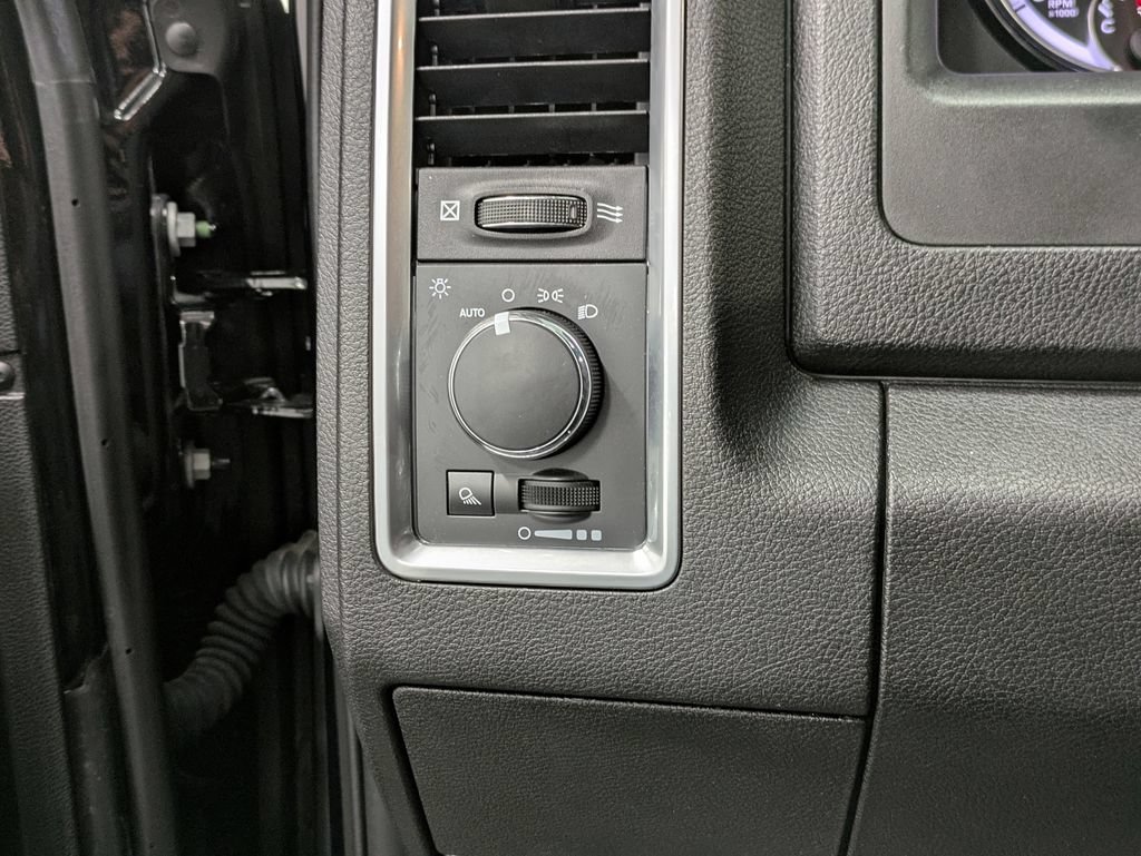 Used 2024 RAM 1500 Warlock w/ Trailer & Traction Group AWD/4WD image 21