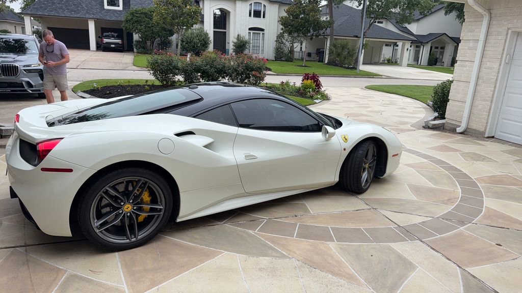 Used 2016 Ferrari 488 GTB RWD image 3