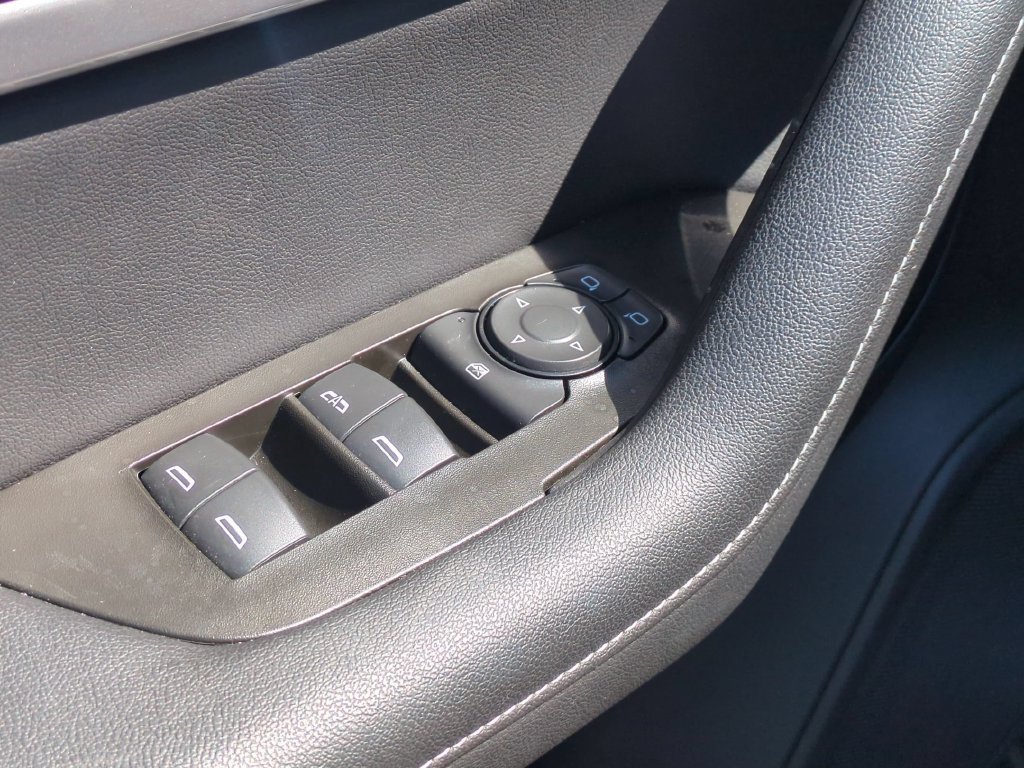 Used 2025 Chevrolet Blazer LT FWD image 13