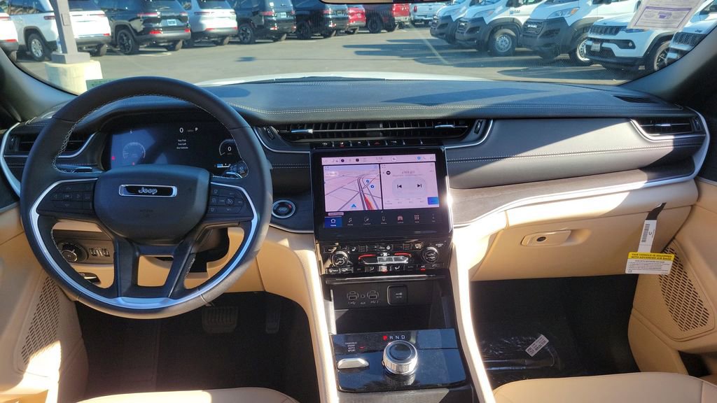 New 2025 Jeep Grand Cherokee L Limited w/ Black Appearance Package image 9